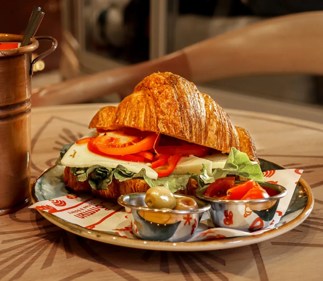 Peynirli Kruvasan Sandviç